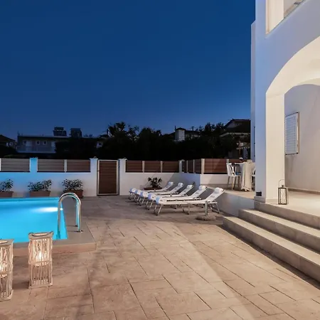 Modern Zante - Private Pool - 2 Bedrooms & Bathrooms - - Centre Location