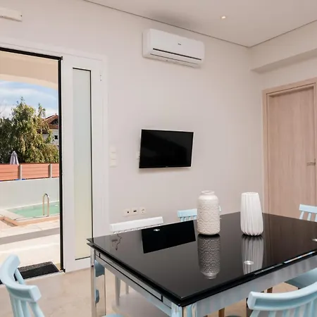 Modern Zante - Private Pool - 2 Bedrooms & Bathrooms - - Centre Location Villa *